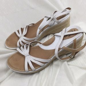 Clark Artisan Cruise white leather sandal